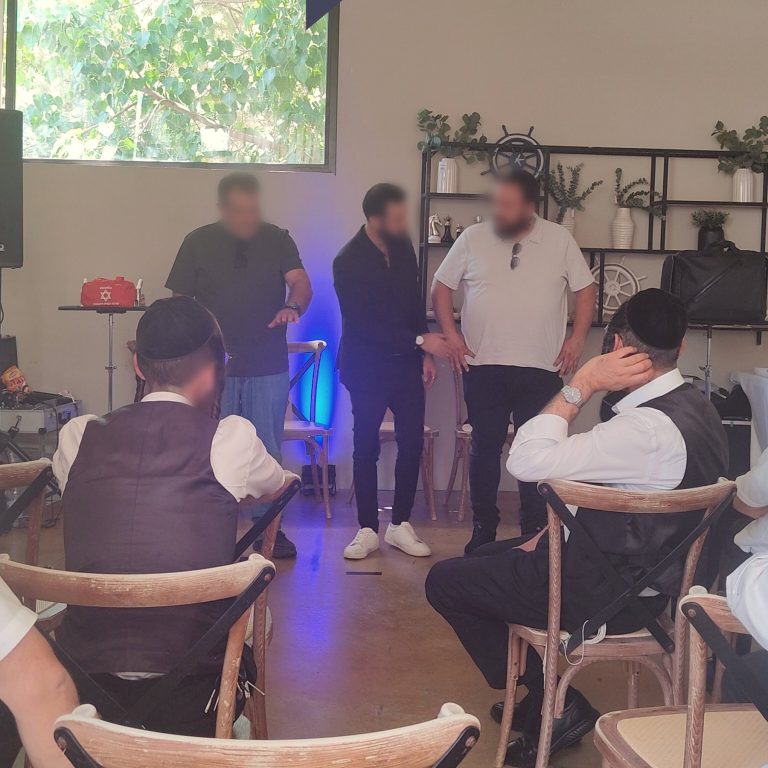 מופע אומן חושים ביום גיבוש לעובדים