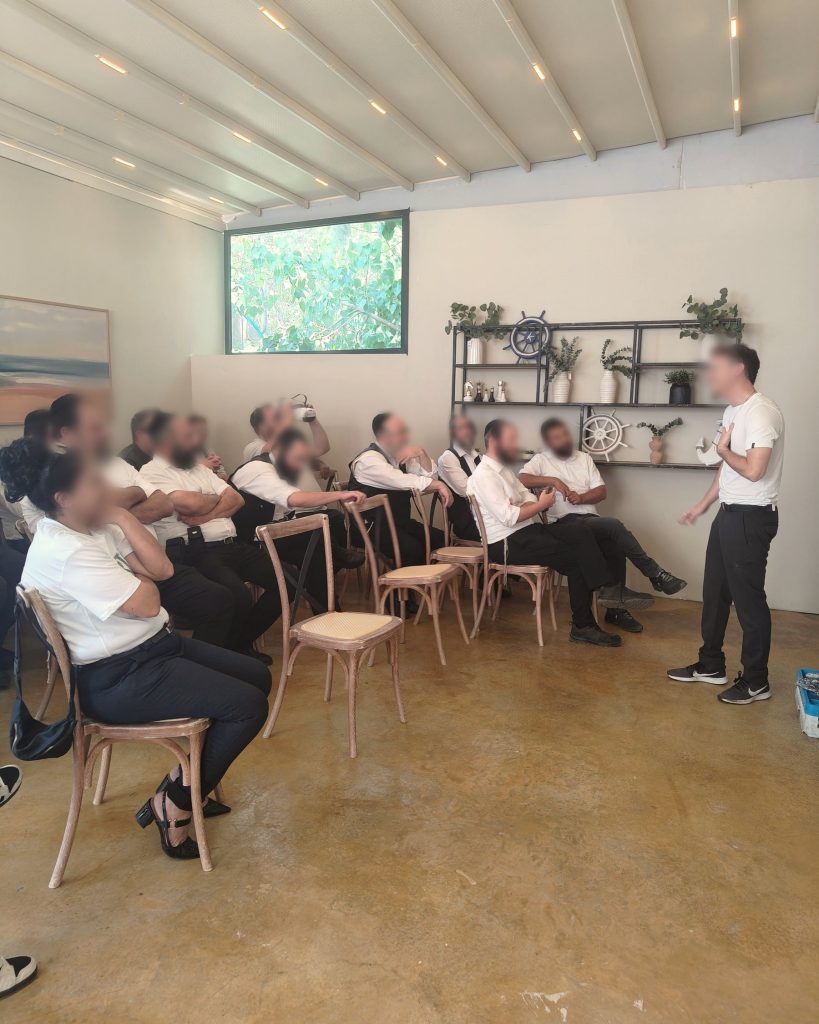מפגש קבוצתי ביום הגיבוש של אושר עד